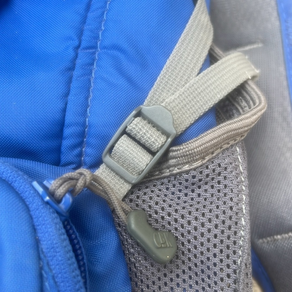 Camelback Rogue Blue/Grey Hydration BackPack 2.5L 85oz - Picture 4 of 9